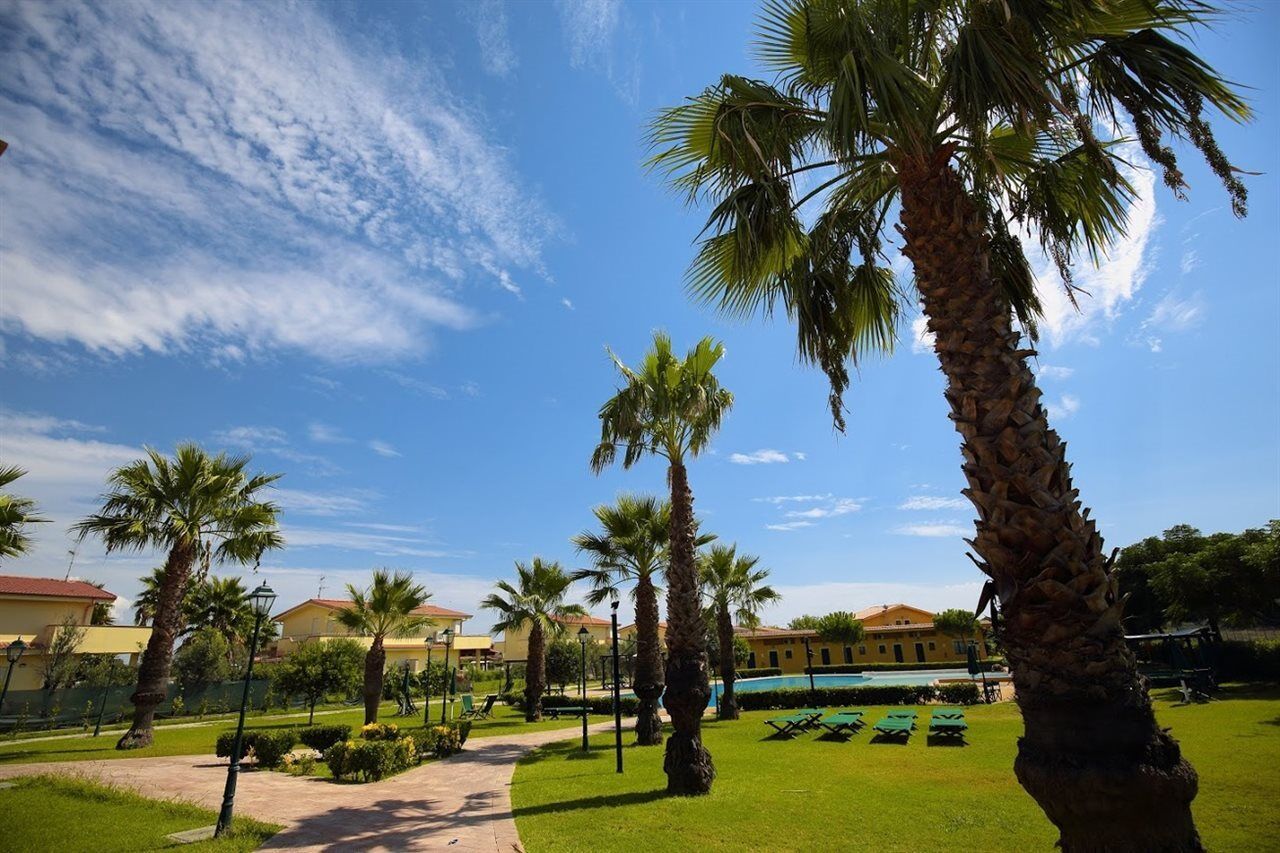 Marina Del Marchese Beach Resort บอตริเชลโล ภายนอก รูปภาพ